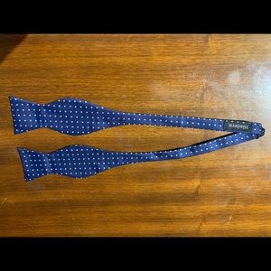 Hisdern Blue Bow tie with white polka dots